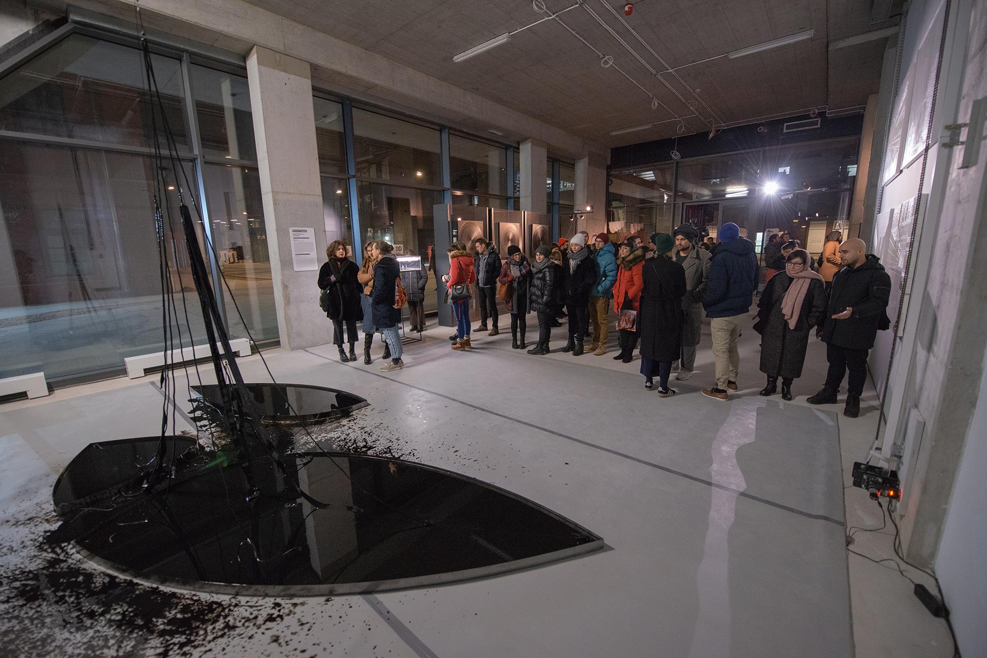 Kinetic composition with oil